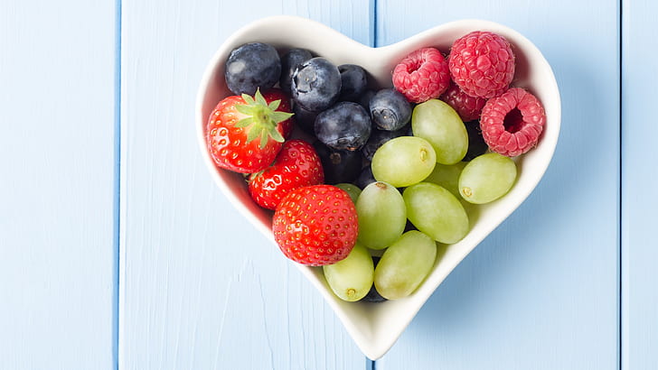 Frukt, hjärtformad kopp, jordgubbar, blåbär, druvor, hallon, frukt, hjärta, formad, kopp, jordgubbar, blåbär, druvor, hallon, HD tapet