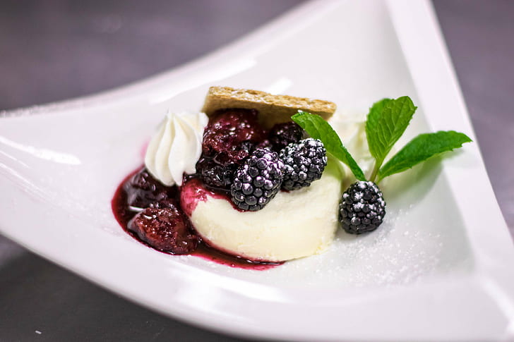 blackberry, cheesecake, chef, cook, dessert, food, kitchen, plate, restaurant, HD wallpaper