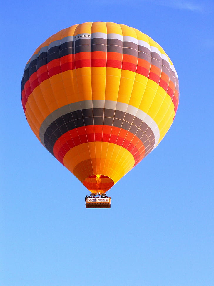 оранжев, черен и жълт хотаирен балон, летящ по небето, Кападокия, Кападокия, разходка, в небето, Кападокия, XLIV, оранжево, черно, черно и жълто, хотаир, балон, небе, Турция, балон с горещ въздух, летене, приключение, въздух превозно средство, въздух, кошница, многоцветно, синьо, транспорт, пътуване, на открито, спорт, забавление, развлечение Преследване, топлина - температура, лято, развлечение, HD тапет, тапет за телефон