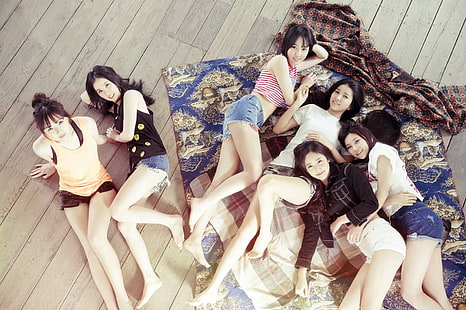 women's blue denim shorts, Gfriend, Eunha, SinB, Yuju, Yerin, Umji, Sowon, K-pop, Idol, South Korea, harem, top view, group of women, shorts, feet, hands on hips, HD wallpaper HD wallpaper