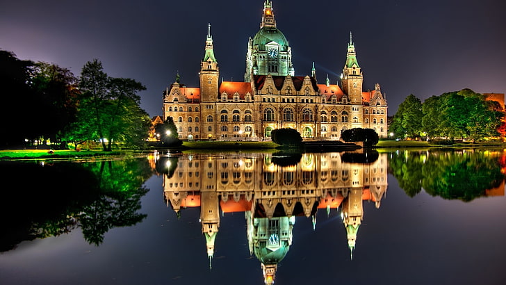 architecture, castle, city, City Hall, Cityscape, Clock Towers, Germany, Hanover, lake, landscape, Lights, Mirrored, night, Old Building, reflection, sky, Trees, water, HD wallpaper