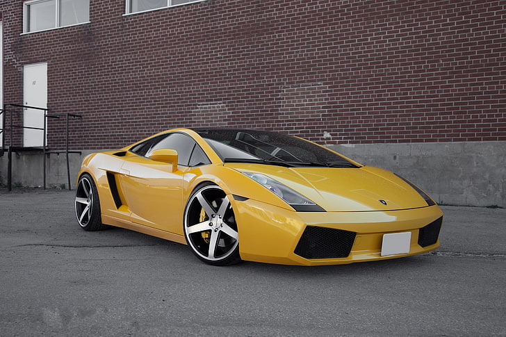 amarillo Lamborghini Gallardo coupe, reflexión, el edificio, la puerta, blanco, unidades, vista lateral, amarillo, Lamborghini, Gallardo, lp560-4, Fondo de pantalla HD