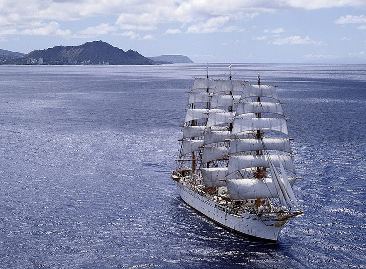 weiße Galeone Schiff auf einem Gewässer, Schiff, Segelschiff, Fahrzeug, HD-Hintergrundbild