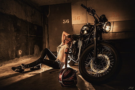 donne, modella, Laurent Kacé, capelli lunghi, biondi, donne con bici, gambe, capelli ricci, motocicletta, Sfondo HD HD wallpaper