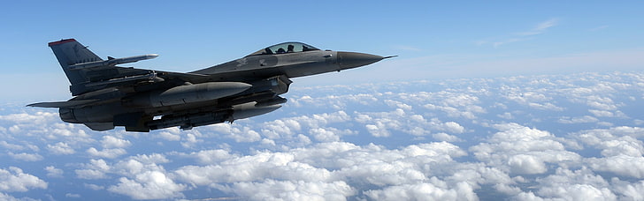 grauer Düsenjäger, General Dynamics F-16 Fighting Falcon, Militärflugzeuge, Flugzeuge, Doppelmonitore, Mehrfachanzeige, Wolken, US Air Force, HD-Hintergrundbild