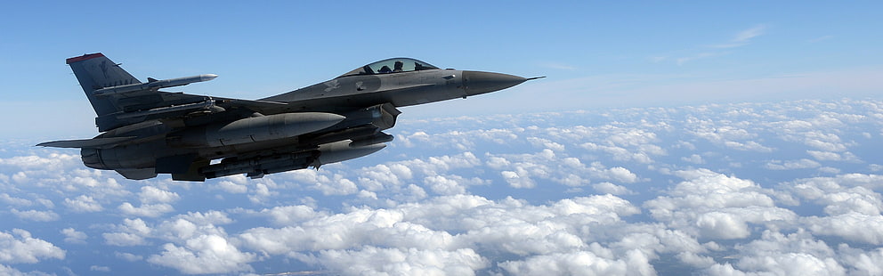 szary myśliwiec odrzutowy, General Dynamics F-16 Fighting Falcon, samoloty wojskowe, samoloty, dwa monitory, wiele wyświetlaczy, chmury, Siły Powietrzne USA, Tapety HD HD wallpaper