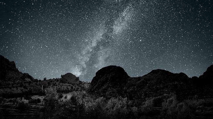 photographie de paysage de montagnes sous le ciel nocturne, montagnes, galaxie, espace, bleu, nature, Fond d'écran HD