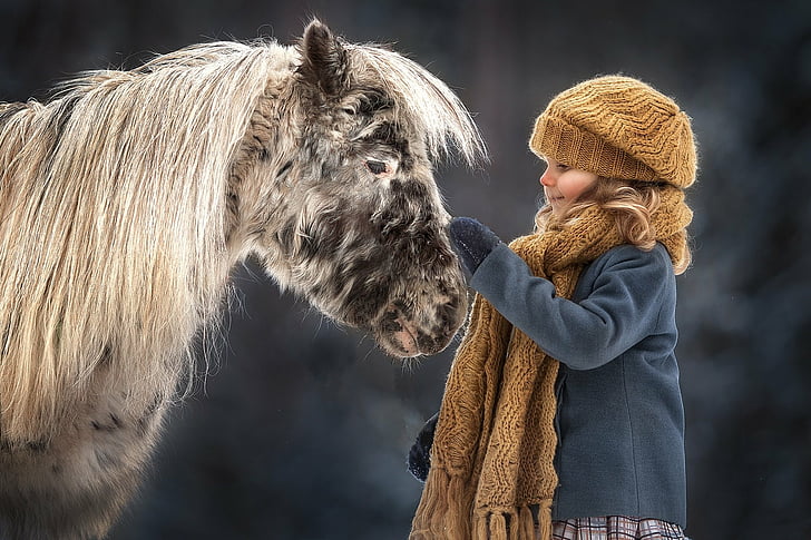 تصوير ، طفل ، فتاة ، قبعة ، حصان ، فتاة صغيرة ، وشاح ، شتاء، خلفية HD