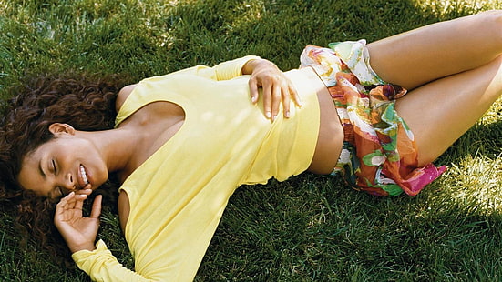 ไม้มะเกลือผู้หญิง Halle Berry ยิ้ม, วอลล์เปเปอร์ HD HD wallpaper