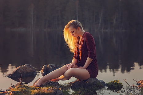 women, model, blonde, dress, barefoot, sitting, rocks, water, women outdoors, HD wallpaper HD wallpaper