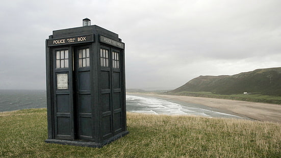 cabine téléphonique noire, Doctor Who, TARDIS, mer, Fond d'écran HD HD wallpaper