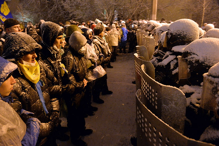 Ukraina, pemrotes, tentara, salju, perisai, Wallpaper HD