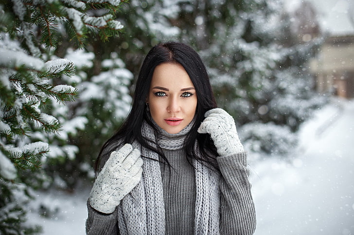 Angelina Petrova, wanita, model, sarung tangan, salju, kedalaman bidang, rambut hitam, sweter, wanita di luar ruangan, potret, Wallpaper HD