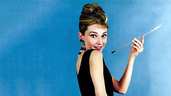 Audrey Hepburn, Frukost på Tiffany's, Holly Golightly, filmer, skådespelerska, rökning, kvinnor, HD tapet HD wallpaper
