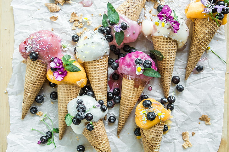 brown ice cream cone lot, ice cream, cake, dessert, berries, HD wallpaper