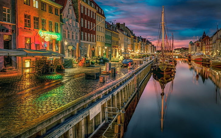 bateau brun, photographie, urbain, paysage, architecture, ville, vieil immeuble, canal, eau, réflexion, bateau, lumières, pavé, Copenhague, Danemark, Fond d'écran HD