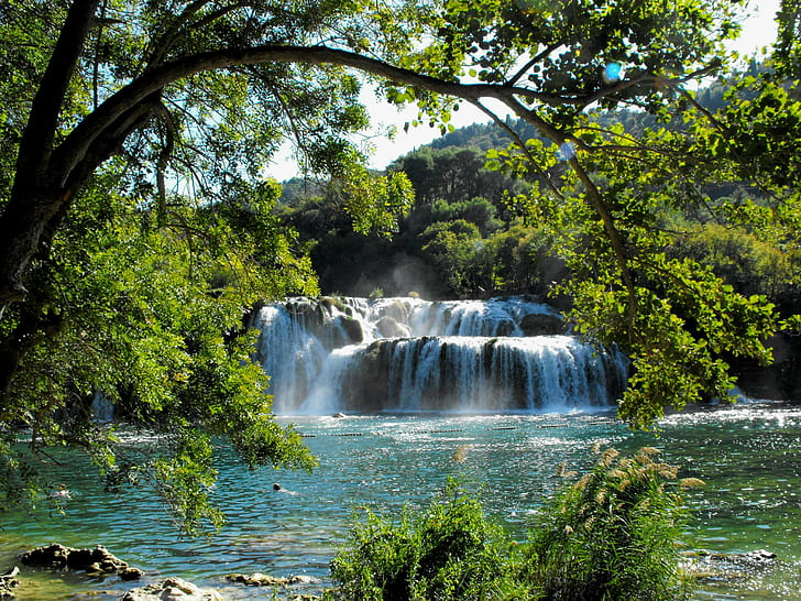 แม่น้ำลำธารใต้ท้องฟ้าสีครามแม่น้ำลำธารท้องฟ้าสีฟ้าโครเอเชียอุทยานแห่งชาติ Krka ธรรมชาติ Hrvatska วันหยุดน้ำตกเรือสะพานสีเขียวภูมิทัศน์ทะเลสาบ Plitvice jezioro Plitvička jezera jezero ความรักน้ำตกป่า , น้ำ, ป่าฝนเขตร้อน, ความสดชื่น, ต้นไม้, ทัศนียภาพ, ความงามในธรรมชาติ, ล้ม, กลางแจ้ง, วอลล์เปเปอร์ HD