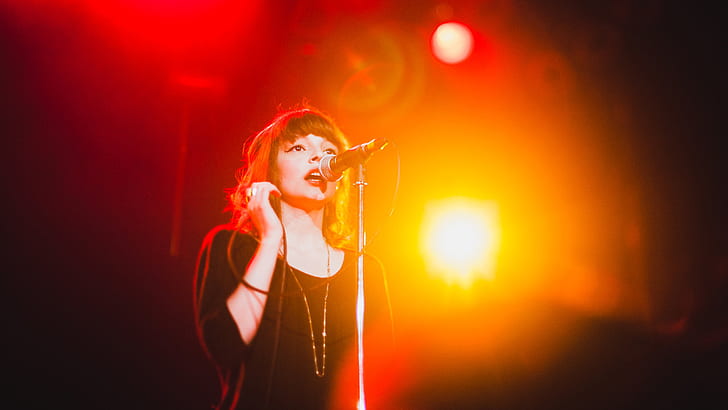 Lauren Mayberry Chvrches Concert Lights Microphone HD, музика, светлини, концерт, микрофон, chvrches, lauren, mayberry, HD тапет