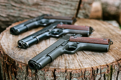 trois pistolets noirs semi-automatiques, armes, fond, armes à feu, 1911, Colt, Fond d'écran HD HD wallpaper