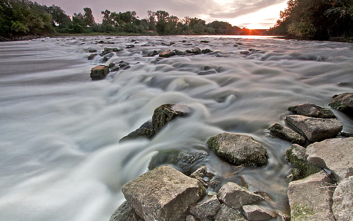 Flussfelsen entsteint Timelapse-Sonnenuntergang HD, Strom des Wassers, Natur, Sonnenuntergang, Felsen, Steine, Fluss, timelapse, HD-Hintergrundbild