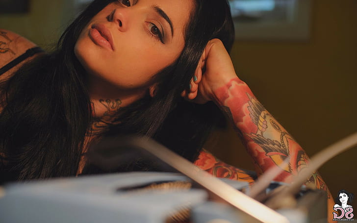 suicide filles radeo suicide tatouage lèvres, Fond d'écran HD