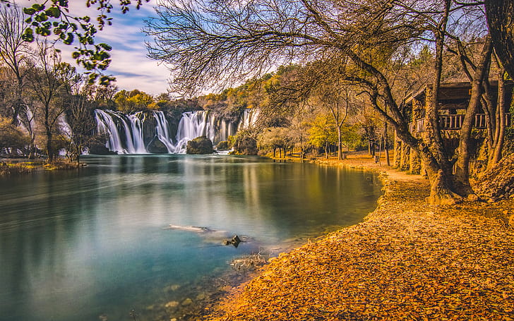ボスニア・ヘルツェゴビナのクラヴィツェ滝秋の風景写真タブレット用HD壁紙無料ダウンロードベストHDデスクトップ壁紙3840×2400、 HDデスクトップの壁紙