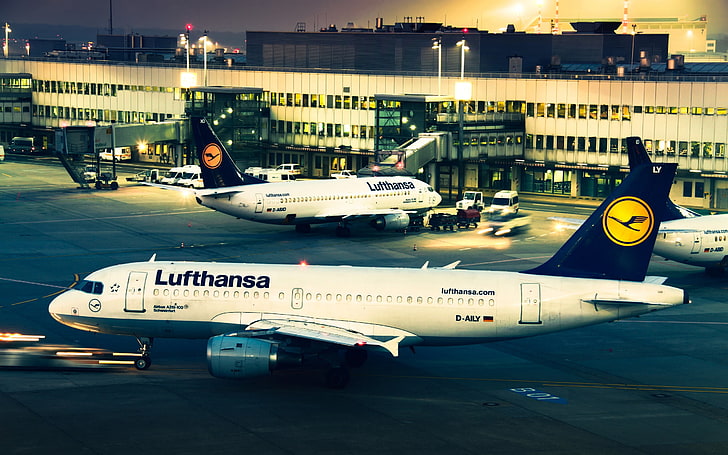 бял самолет на Lufthansa, вечерта, летище, lufthansa, HD тапет