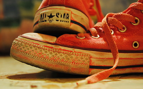 sepasang sepatu kets Converse All-Star merah-putih, sepatu kets, tua, merah, putih, sol, Wallpaper HD HD wallpaper