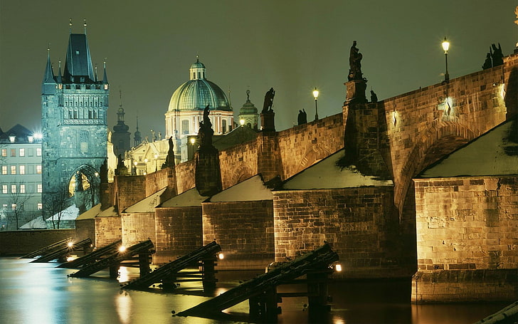 stad, stadsbild, arkitektur, Prag, Tjeckien, bro, flod, gammal byggnad, katedral, torn, historia, byggnad, huvudstad, natt, lampor, lång exponering, gatubelysning, kyrka, lampa, skulptur, staty, båge, HD tapet