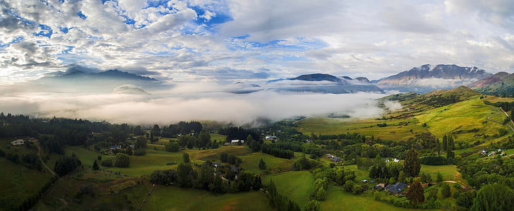 grönt blad och vita nimbusmoln, landskap, natur, panorama, by, berg, fält, dimma, morgon, moln, Nya Zeeland, träd, himmel, HD tapet