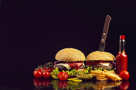 простой фон, еда, гамбургер, кетчуп, мясо, овощи, помидоры, картофель фри, HD обои HD wallpaper