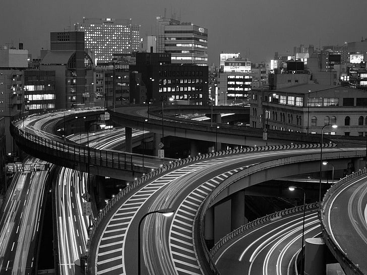 zdjęcie w skali szarości przedstawiające drogi, miasto, światła, drogę, monochromatyczne, długi czas naświetlania, pejzaż miejski, Tapety HD