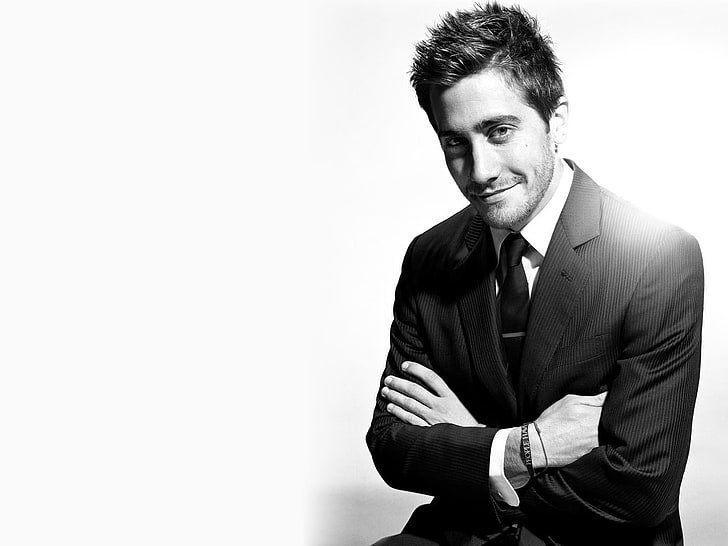 men's formal coat, jake gyllenhaal, actor, black white, smile, suit, HD wallpaper