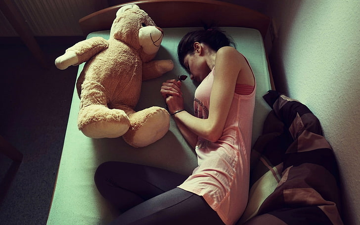 teddy bears, women, in bed, HD wallpaper