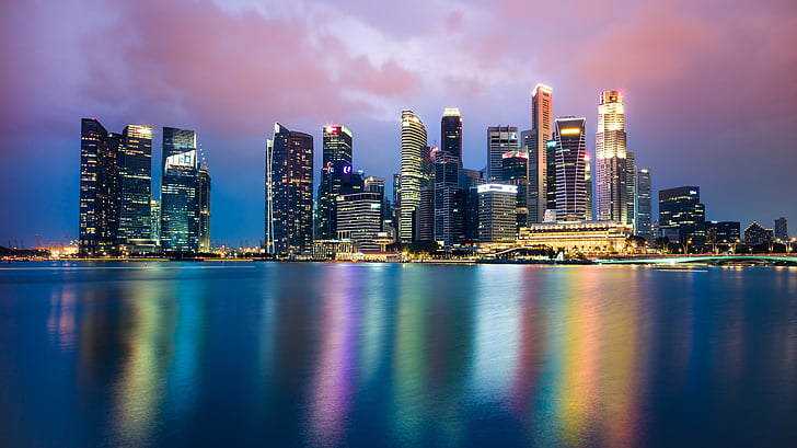 อาคารสูงที่มีแสงไฟ, สิงคโปร์, ทิวทัศน์ยามค่ำคืน, เส้นขอบฟ้า, 4K, วอลล์เปเปอร์ HD