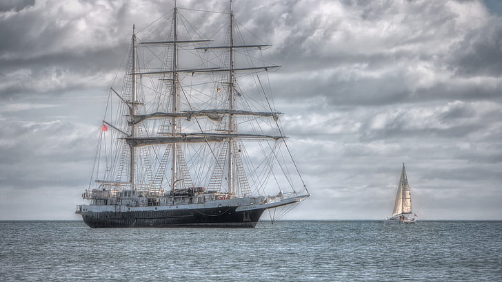 navire gris et brun, voilier, voile, HDR, mer, ciel couvert, Fond d'écran HD