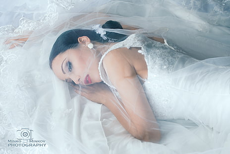 Minko Minkov, kwiaty, biała sukienka, panny młode, odwracające wzrok, kobiety, sukienka, Tapety HD HD wallpaper