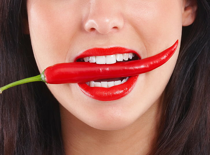 papryczki chili, soczyste usta, czerwona szminka, usta, kobiety, zęby, Tapety HD