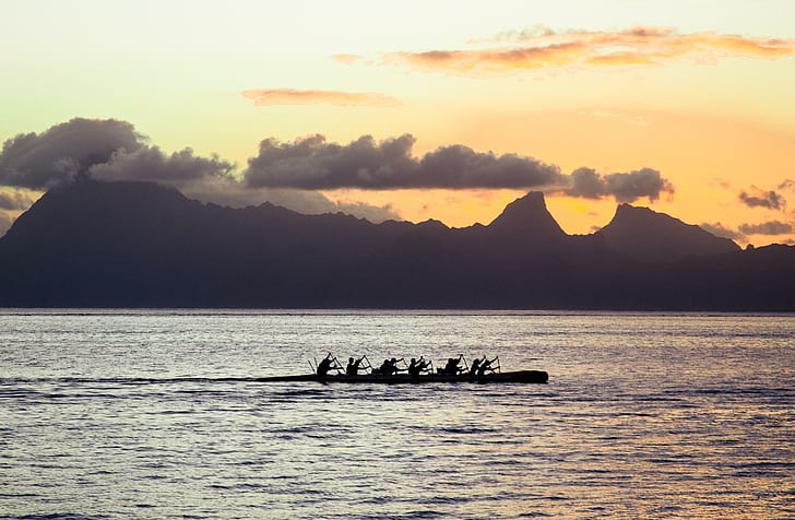 Tahiti Canoe at Sunset, île, exotique, soirée, tropical, îles, coucher de soleil, Tahiti, bateau, aviron, canoë, océan, crépuscule, Bora-Bora, paradis, Fond d'écran HD