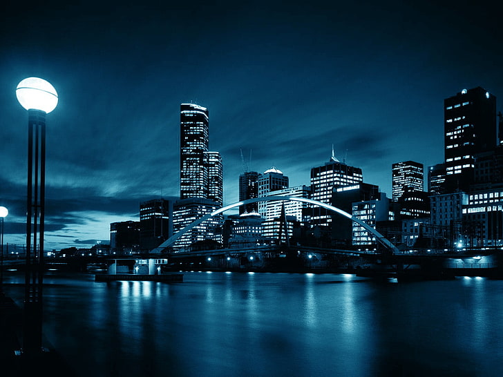 czarno-biały słupek zewnętrzny, miasto, światła, niebieski, woda, rzeka, odbicie, Melbourne, pejzaż miejski, latarnia, Australia, Tapety HD
