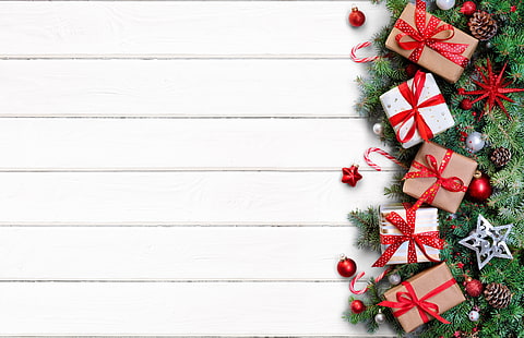 fem bruna och vita julkartonglådor, dekoration, grenar, leksaker, nyår, jul, gåvor, trä, god jul, gran, HD tapet HD wallpaper