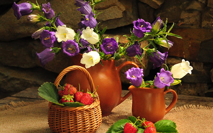 white and purple bellflowers, flower, summer, flowers, nature, basket, bouquet, strawberry, berry, pitcher, still life, bells, HD wallpaper