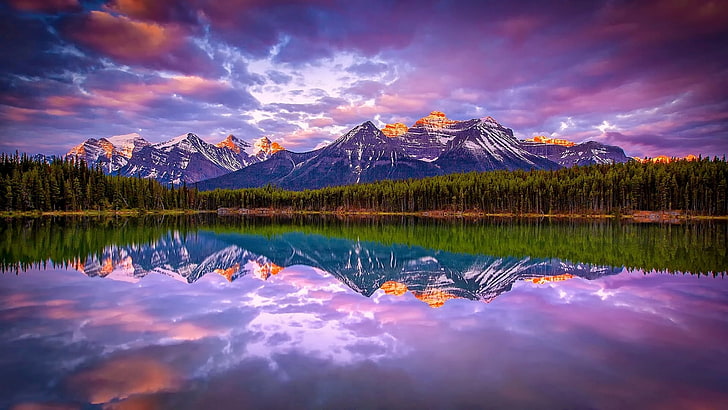 fotografi pemandangan tanaman hijau dan gunung, danau, gunung, hutan, alam, pemandangan, Kanada, puncak bersalju, awan, refleksi, air, tenang, Wallpaper HD