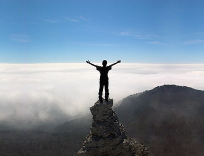 Mann, stehend auf Berggipfel in Silhouette Fotografie, Silhouette, Menschen, Felsen, Himmel, oben, HD-Hintergrundbild HD wallpaper