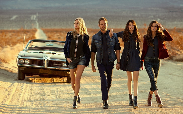 veste en jean bleu pour homme, Paul Walker entre trois femmes, Paul Walker, Furious 7, voiture, cinéma, Fond d'écran HD