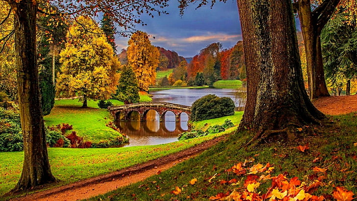natura, jesień, liście, krajobraz, ogród, park, drzewo, ogród botaniczny, most, trawa, woda, stourhead, Wiltshire, Wielka Brytania, most chodnikowy, Anglia, Tapety HD