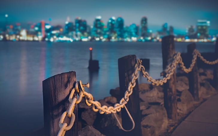 gray metal chains, selective focus photography of white metal chain, cityscape, night, chains, water, HD wallpaper