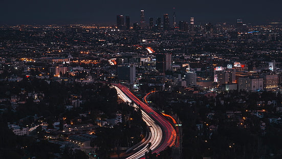 صورة جوية للمباني الشاهقة ، مبنى شاهق أثناء الليل ، التصوير الفوتوغرافي ، لوس أنجلوس ، الأفق ، التعرض الطويل ، مناظر المدينة ، حركة المرور، خلفية HD HD wallpaper