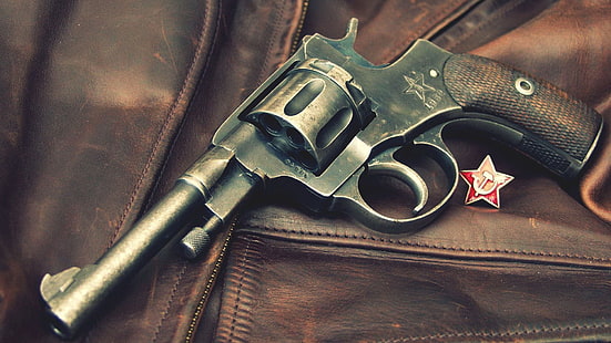  USSR, gun, revolver, hammer and sickle, communism, HD wallpaper HD wallpaper