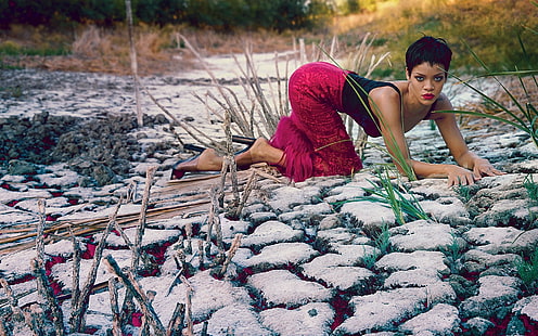 Rihanna, erba, ragazza, posa, terra, cantante, rihanna, servizio fotografico, Sfondo HD HD wallpaper
